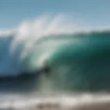 Dynamic waves forming a surfline bowl